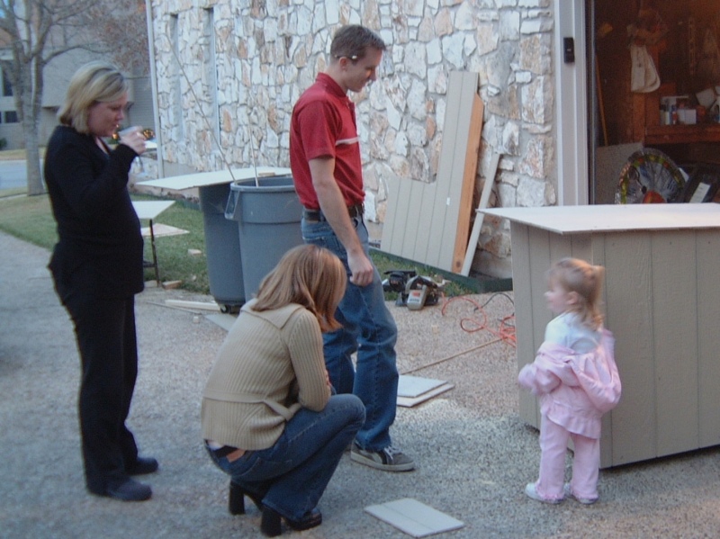 Hildebrand Christmas ScreenSaver/800x600_2003-12-24-02-Building-Packet-house.jpg